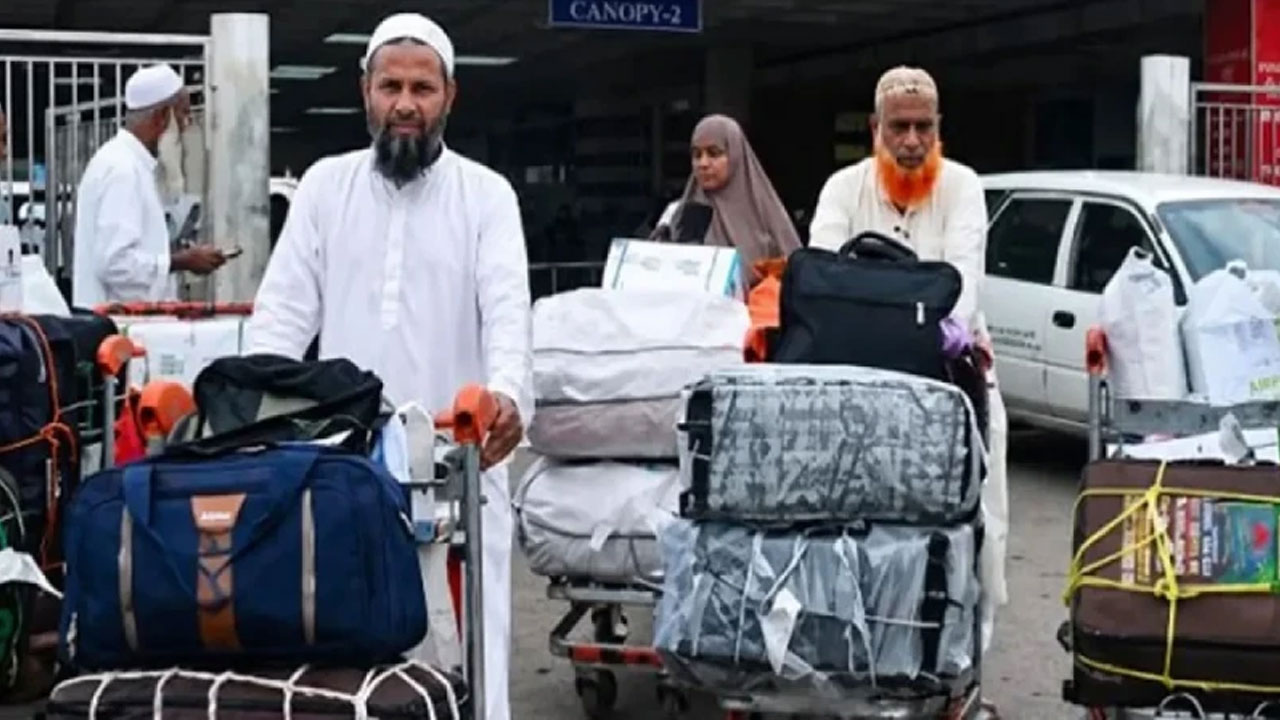 হজ পালন শেষে দেশে ফিরেছেন ৫২ হাজার ৪৯১ হাজি