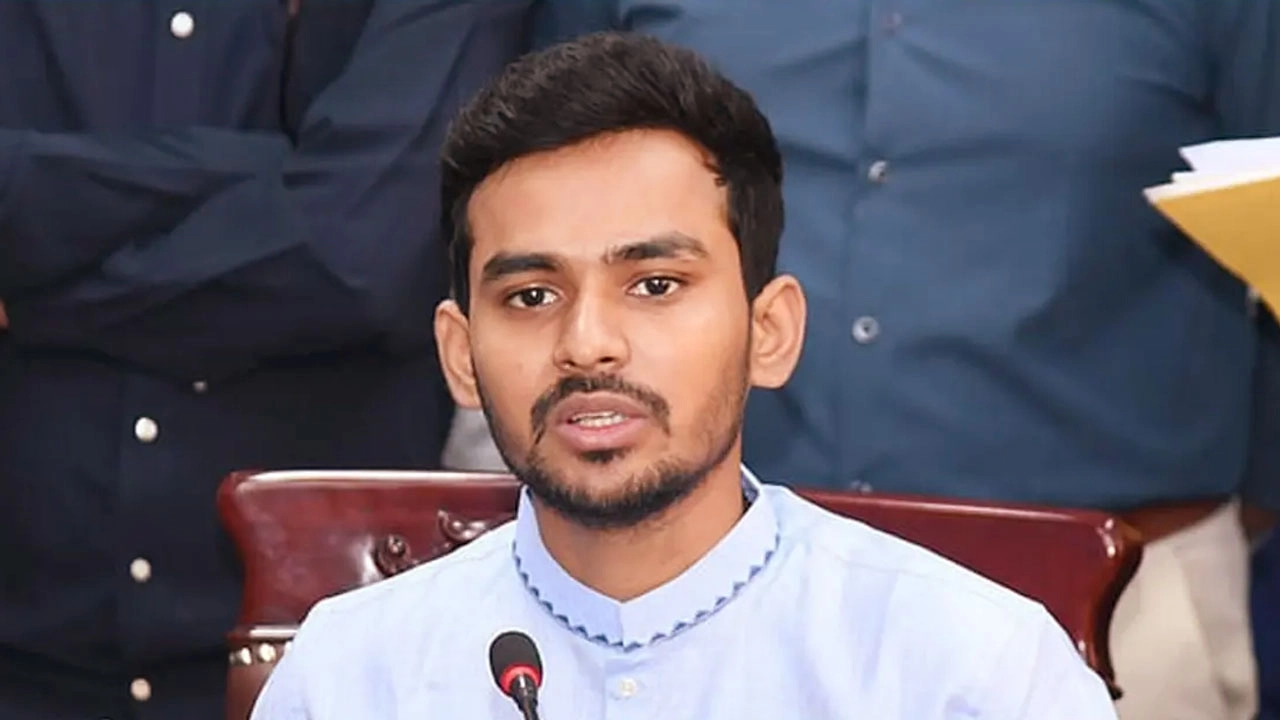 দুদকের ‘প্রাথমিক সত্যতা’ বক্তব্যে মানহানি, দুঃখপ্রকাশের দাবি আসিফ মাহমুদের