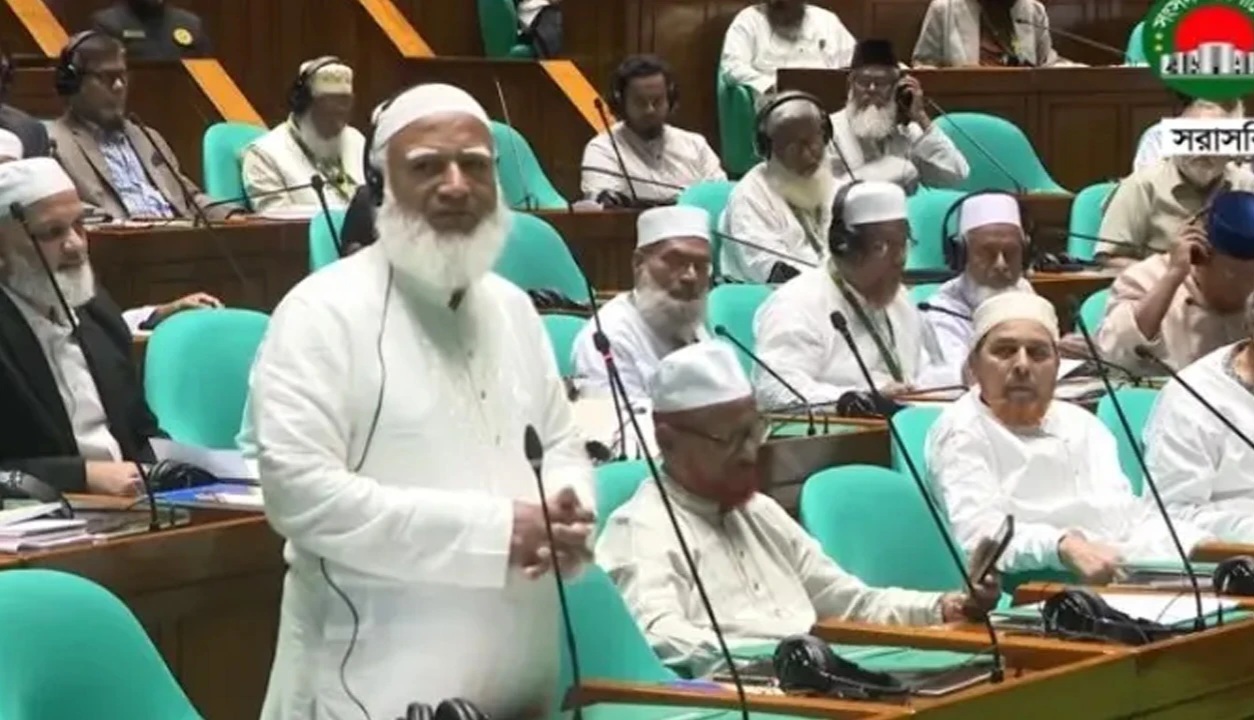তিন বিল পাসের প্রতিবাদে সংসদ থেকে বিরোধীদলের ওয়াকআউট