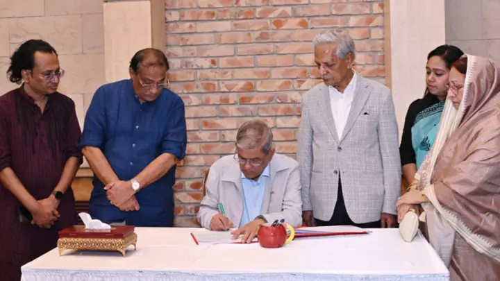 জুলাই জাদুঘর পরিদর্শনে আবেগাপ্লুত রাষ্ট্রপতি, ‘মূল্য দিয়েছি অনেক বেশি’